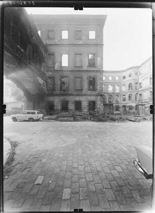 Dresden-Altstadt, Taschenberg 3. Ruine des Taschenbergpalais. Ansicht von Norden