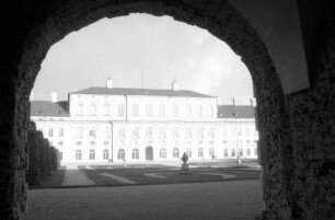 Oberschleißheim: Schloss Schleißheim, Westfassade mit Parkanlage