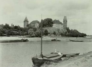 Tangermünde, Kaiserburg : Tangermünde. Blick über den Hafen zur Kaiserburg