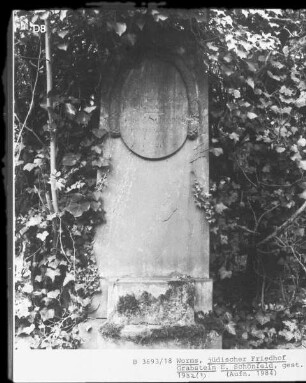 Grabstein von Schönfeld (gestorben 1932?)