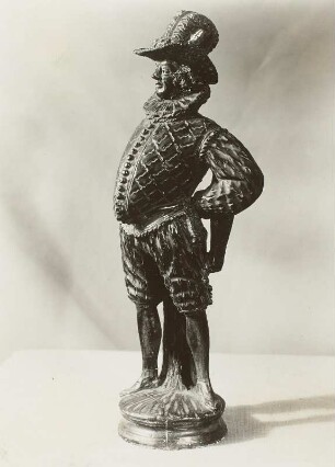 Kavalier in Spanischer Tracht (Ofenfigur)