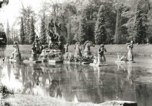 Potsdam, Lustgarten : Potsdam. Lustgarten. Nahl, Johann August d. Ä. Poseidon und Amphitrite im Muschelwagen von Tritonen begleitet. Stein