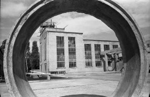 Eröffnung der Flour-Chemie GmbH zur Aufbereitung von Flussspat am Stichkanal des Rheinhafens.