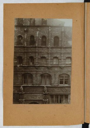 Fassade, Lübeck: Detail (aus: Skizzen- und Fotoalbum 25)