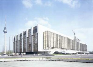 Berlin, Fernsehturm und Palast der Republik