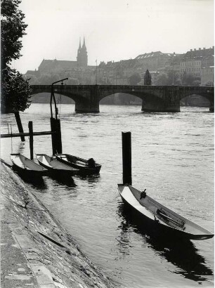 Mittlere Rheinbrücke mit dem Blick auf den Münster