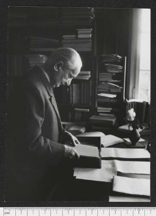 Porträtaufnahme Martin Heidegger