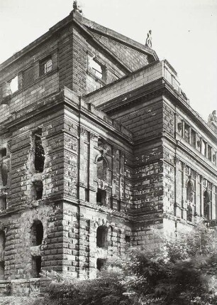 Dresden-Altstadt. Ruine des Opernhauses. Rückwärtige Front des Bühnenhauses