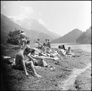 Hintersteiner See: Badegäste am Strand