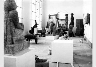Aufbau der Ausstellung des Ägyptischen Museums und der Papyrussammlung, Blick in den Saal des späten Neuen Reiches