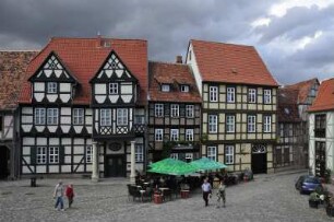 Quedlinburg - Klopstockhaus am Schlossberg : Häuser am Schlossberg mit dem Geburtshaus des späteren Dichters Klopstock (links). Aufgenommen am 19. Juli 2012 in Quedlinburg