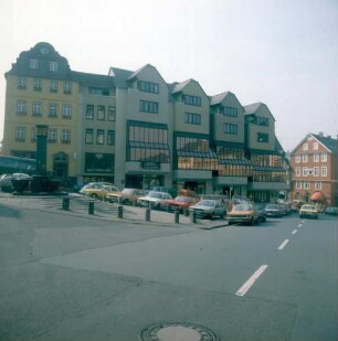 Wetzlar, Domplatz. Südseite mit Wohn- und Geschäftshäusern