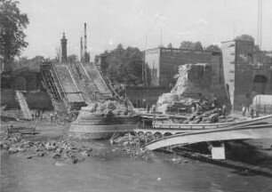 Trümmerbeseitigung kriegszerstörte König-Karls-Brücke Stuttgart