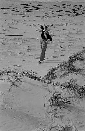 Renate Rössing am Prerower Weststrand