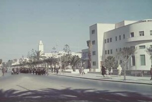 Reisefotos Libyen. Tripolis. Straße am großen öffentlichen Park