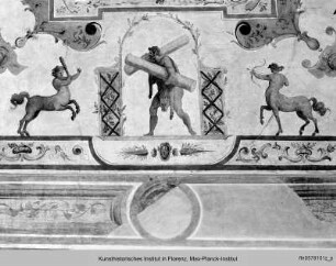 Deckendekoration : Deckenstreifen mit einer Pergola, der Geschichte des Herkules, Groteskendekoration und einem Fries mit Jagdszenen