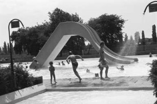 Badebetrieb im Freibad Rüppurr