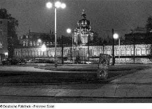Zwinger. Kronentor