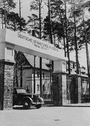 Deutsche Verwaltungsakademie "Walter Ulbricht"