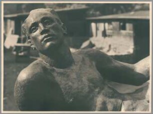 Ruhender Athlet, Detail, 1935, Bronze auf Travertin-Plinthe