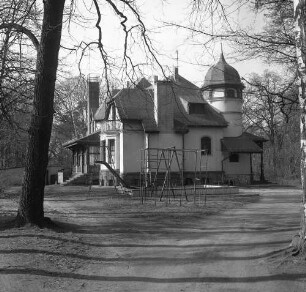 Hoppegarten-Dahlwitz-Hoppegarten, Lindenallee. Villenanlage. Villa Blottnitz (um 1899). Gartenansicht mit Eingang