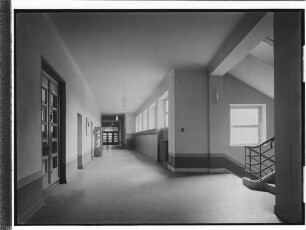 Schule Uferstraße (Hamburg-Hohenfelde): Flur : SchumacherWV Nr. 267