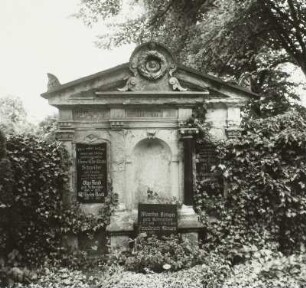 Wandgrabmal der Familie Schneider