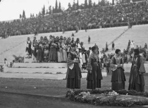 Jubiläumsfeier im Panathinaikos-Stadion (Jubiläumsfeier zur 100-Jährigen Unabhängigkeit Griechenlands?)