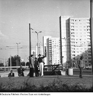 Stadtzentrum mit Passanten und Besuchern