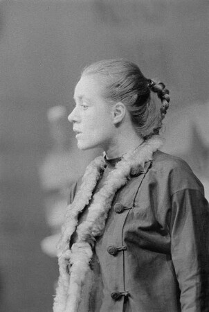 Szenenbilder aus "Der gute Mensch von Sezuan" von Bertolt Brecht unter der Mitarbeit von Ruth Berlau und Margarete Steffin. Berliner Ensemble 1957