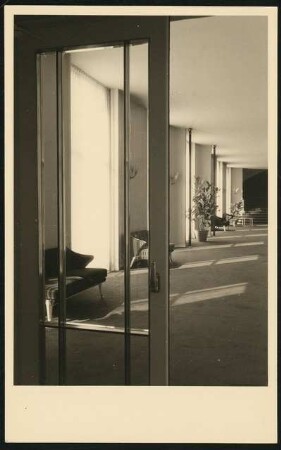 Schauspielhaus, Bochum: Foyer Erdgeschoss mit Glastür