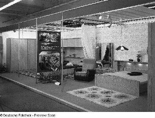 Ausstellungskojen des VEB Möbelkombinat Zeulenroda-Triebes (ZEUTRIE) mit Schlafzimmern