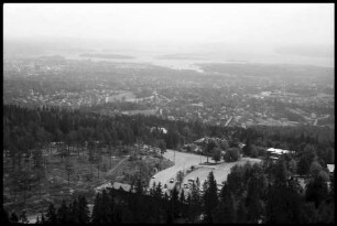 Oslo: Holmenkollenschanze, Fernsicht auf Stadt und Oslo Fjord