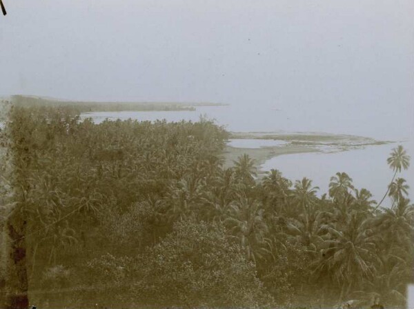 "Côte nord de Tahiti, vue de la colline près de Cap Venus vers Papeete tu."