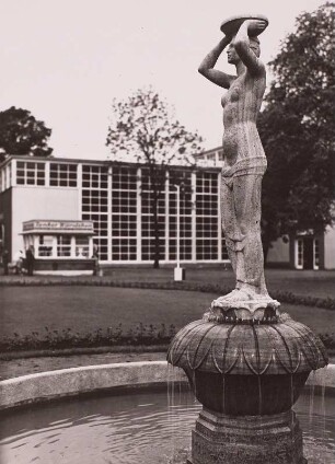 Brunnen : Dresden. Reichsgartenschau, 1936. Brunnen. Muschelkalkstein (vor 1936)