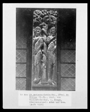 Fensterpfosten: Adam und Eva