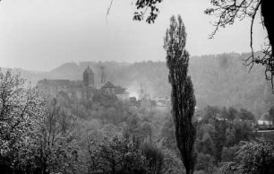 Burg Loket : Die Burg Loket, deutsch für Elbogen, auf einem Granithügel gelegen im der gleichnamigen tschechischen Stadt.
