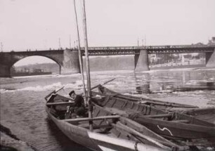 Elbfischer, Meißen, Fischen in der Elbe bei Eisgang