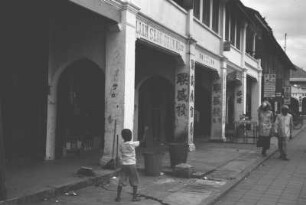 Chinesenläden in Pematang Siantar : Straßenszene mit chinesischen Geschäften