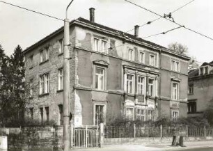 Dresden-Neustadt, Bautzner Straße 121 / Ecke Nordstraße. Villa (1851/1900). Eckansicht mit Einfriedung