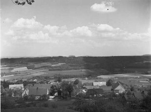 Cotta, Ortsansicht : Cotta. Familie Wolf (Bauer). Blick über Kleincotta nach Osten zum rechten Gottleubahang