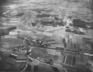 Lottengrün bei Ölsnitz im Vogtland : rechts unten der Bahnhof, rechts oben ein großer Schieferbruch