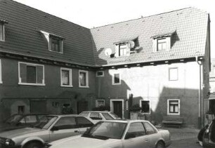 Mobschatz, Dorfplatz 12. Bauernhof (1701/1800). Hofansicht des Wohnstallhauses