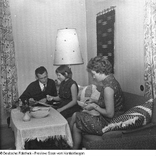 Gottfried Richter, Direktor der Kreuzschule Dresden, im Kreis seiner Familie (Frau und Tochter)