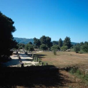 Olympia. Palästra. Hellenistisch, 3. Jh. v. Chr. Vorn Osthalle des Gymnasions, 3. Jh. v. Chr., mit Trainingsstadion
