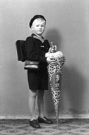 Roßwein. Schulanfänger der Familie Helm, Ostern 1937