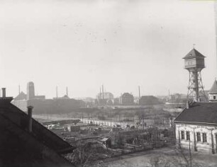 Leutzsch, Hans-Driesch-Straße : Leipzig-Leutzsch. Baustelle für Wohnblock (sogenanntes "Finanzerhaus"), Hans-Driesch-Straße. Blick aus Obergeschoß der 57. Schule auf Baustelle, rechts Wasserturm