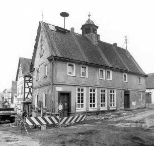 Altes Schulhaus (Fachwerkwohnhaus); Ortenberg, Weiherstraße 2