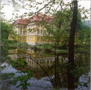 Zgorzelec-Radomierzyce (Radmeritz). Schloss Joachimstein (Pałac Radomierzyce). Ansicht über den Schlossgraben