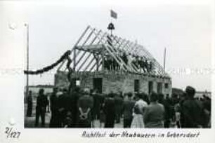 Richtfest an einem Neubauern-Haus in Gebersdorf (Kreis Luckenwalde)